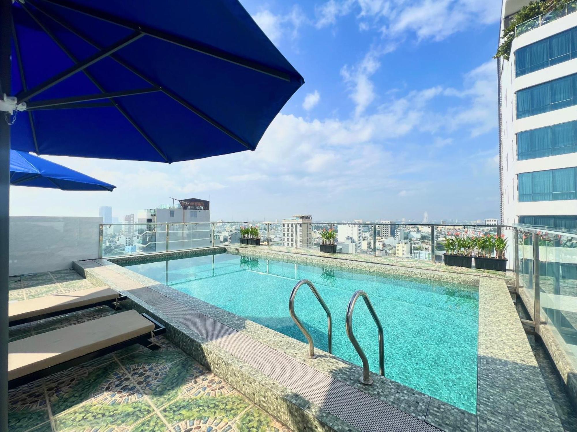 Palazzo Luxury Hotel Дананг Екстериор снимка