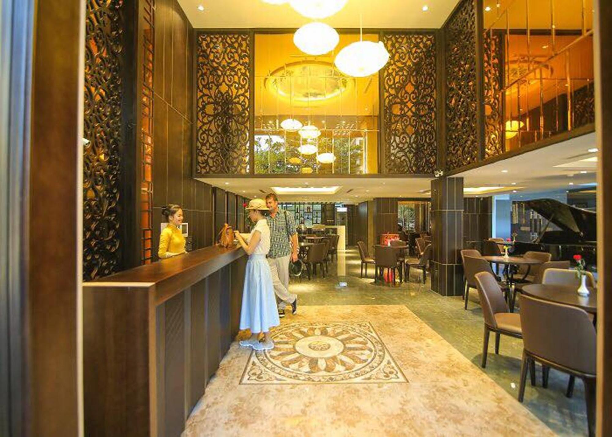 Palazzo Luxury Hotel Дананг Екстериор снимка