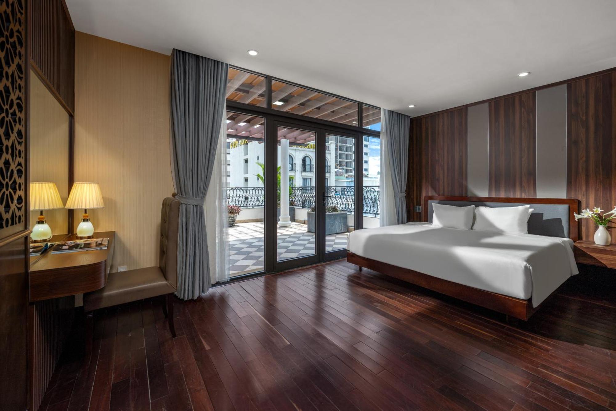 Palazzo Luxury Hotel Дананг Екстериор снимка