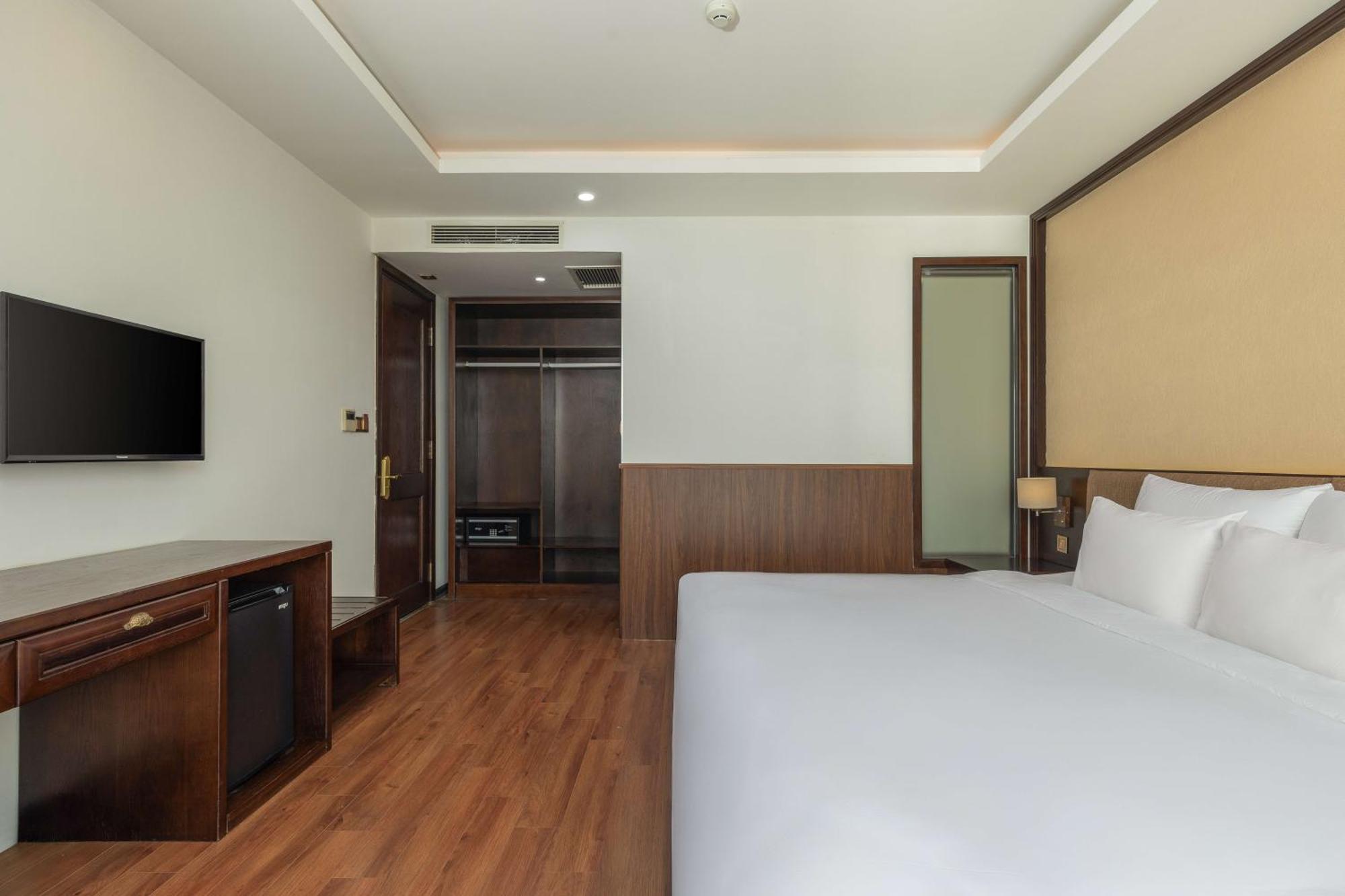 Palazzo Luxury Hotel Дананг Екстериор снимка
